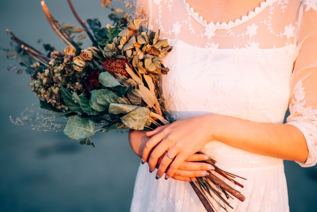 結婚式の二次会で花嫁はどんなドレスを着る？準備や費用について紹介
